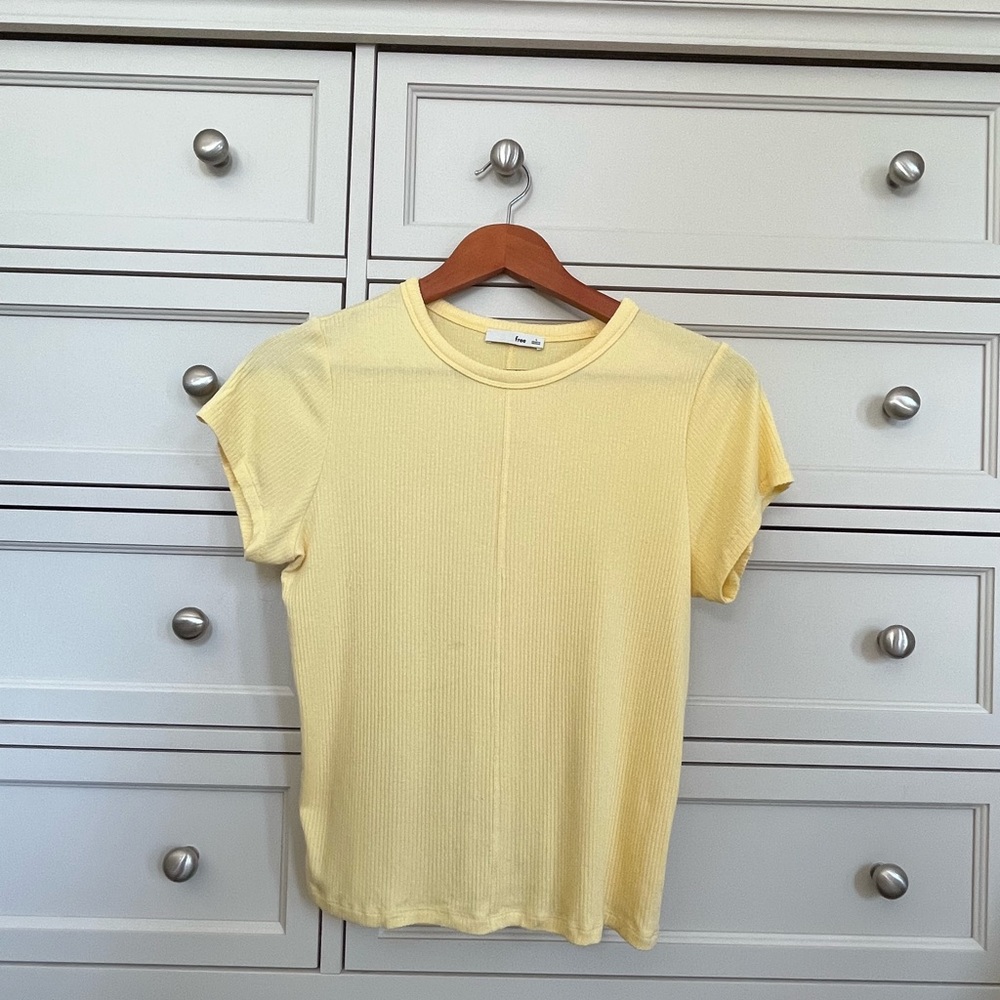Wilfred Ribbed Yellow T-Shirt